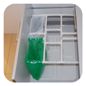 Novo Recycler System es un cubo de basura que se coloca en el interior del cajón o armario de cocina